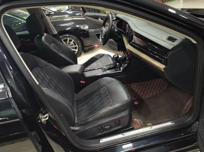 2019 Volvo V40 1.5T 152HP L4 6AT,autocango,china used car exporter,china ev exporter,chinese used car exporter,chinese used ev exporter