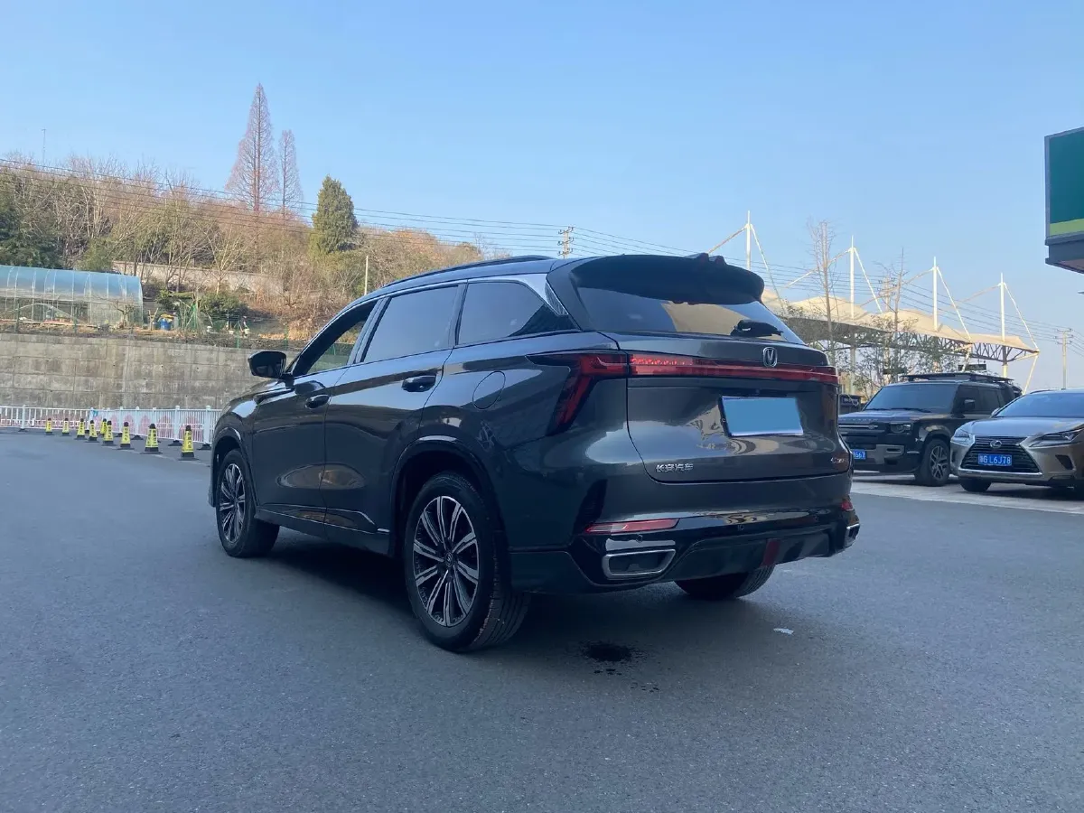 2023 ChangAn CS75 Plus 1.5T 188HP L4 8AT,autocango,china used car exporter,china ev exporter,chinese used car exporter,chinese used ev exporter