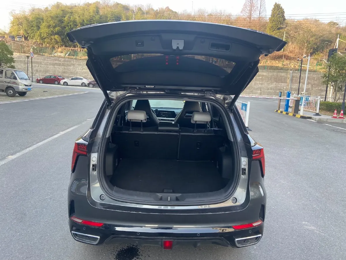 2023 ChangAn CS75 Plus 1.5T 188HP L4 8AT,autocango,china used car exporter,china ev exporter,chinese used car exporter,chinese used ev exporter