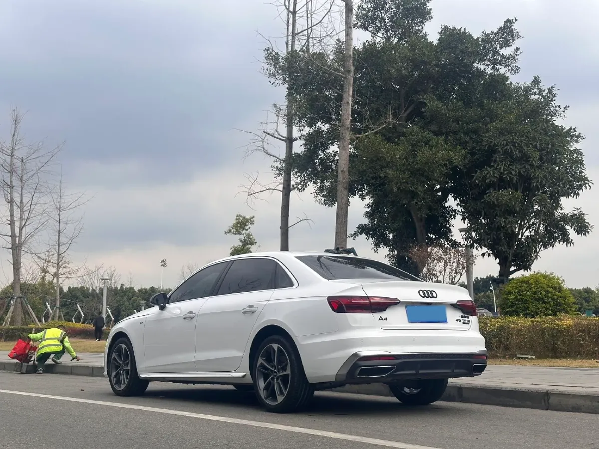 2023 Audi A4L 2.0T 190HP L4 7DCT,autocango,china used car exporter,china ev exporter,chinese used car exporter,chinese used ev exporter
