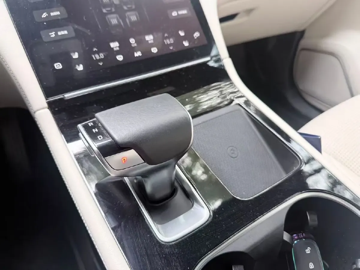 2021 Li ONE Range Extended 131HP REEV 40.5KWH,autocango,china used car exporter,china ev exporter,chinese used car exporter,chinese used ev exporter