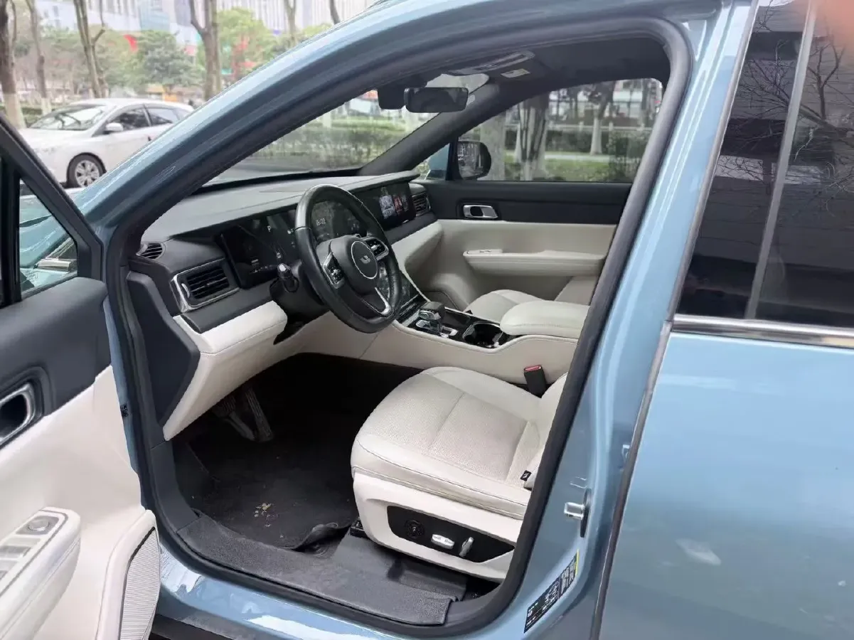 2021 Li ONE Range Extended 131HP REEV 40.5KWH,autocango,china used car exporter,china ev exporter,chinese used car exporter,chinese used ev exporter