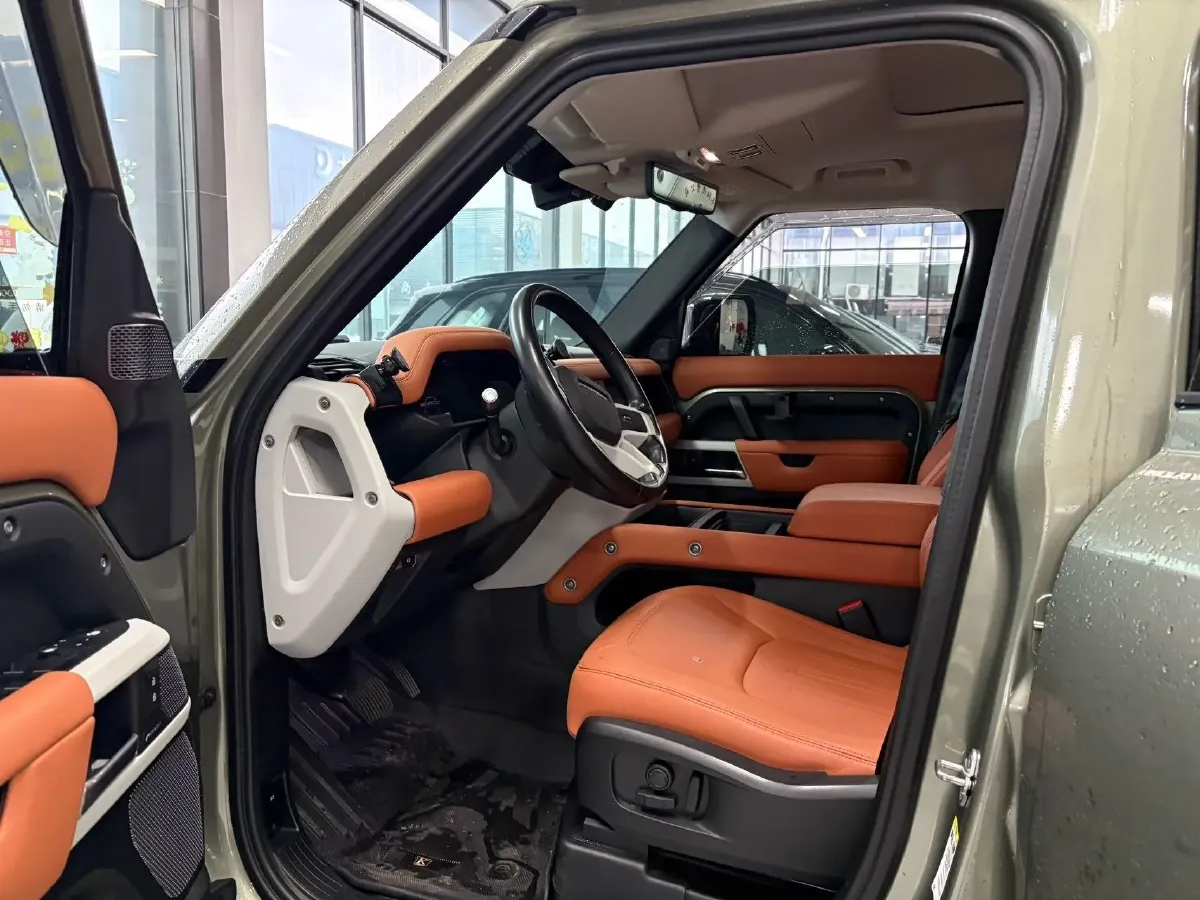 2020 Land Rover Defender 3.0T 400HP L6 8AT,autocango,china used car exporter,china ev exporter,chinese used car exporter,chinese used ev exporter