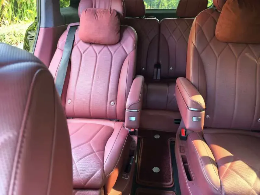 2025 AITO AITO M8 REEV 160HP REEV 53.4KWH,autocango,china used car exporter,china ev exporter,chinese used car exporter,chinese used ev exporter