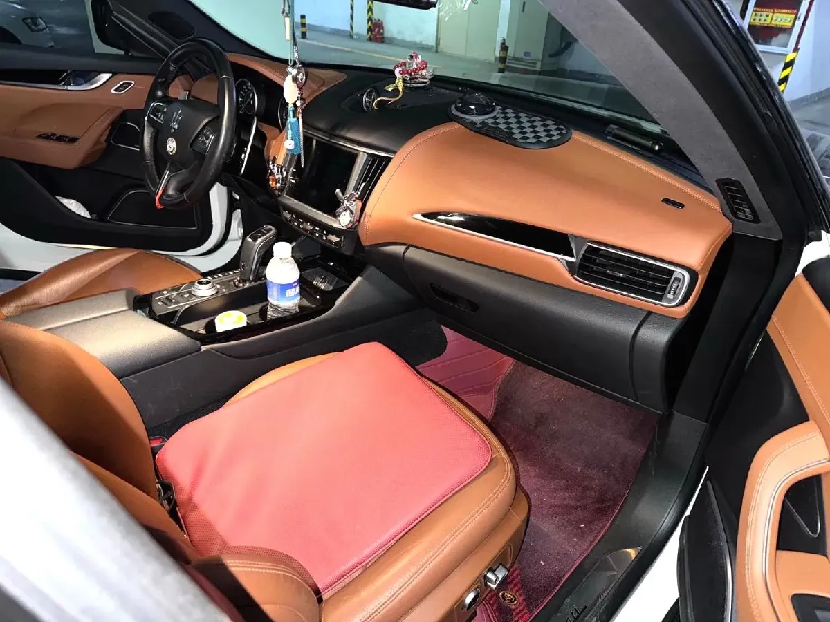 2022 Maserati Levante 2.0T 330HP L4 8AT,autocango,china used car exporter,china ev exporter,chinese used car exporter,chinese used ev exporter