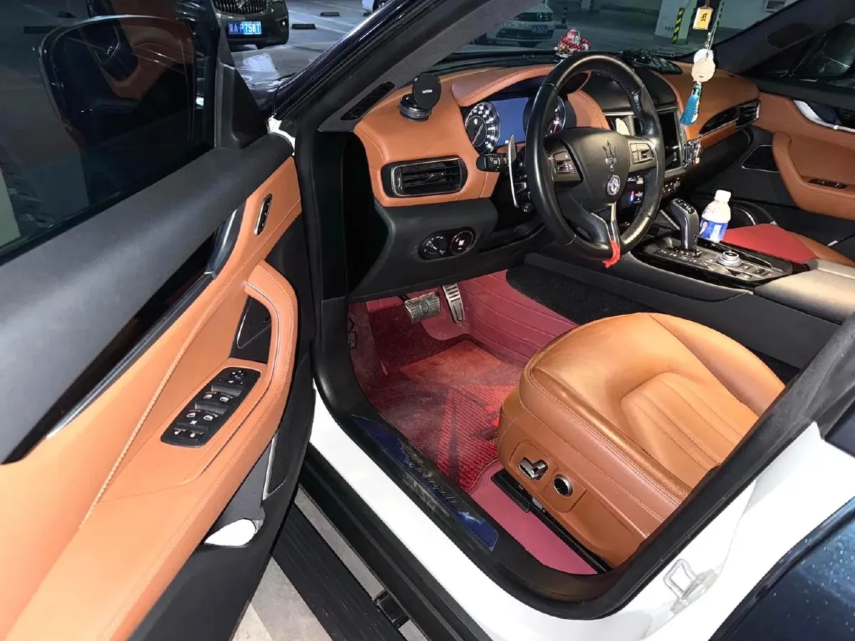 2022 Maserati Levante 2.0T 330HP L4 8AT,autocango,china used car exporter,china ev exporter,chinese used car exporter,chinese used ev exporter