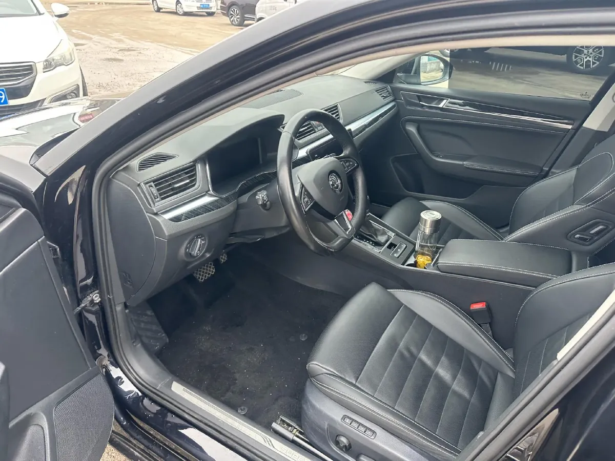 2022 Skoda Superb 2.0T 186HP L4 7DCT,autocango,china used car exporter,china ev exporter,chinese used car exporter,chinese used ev exporter