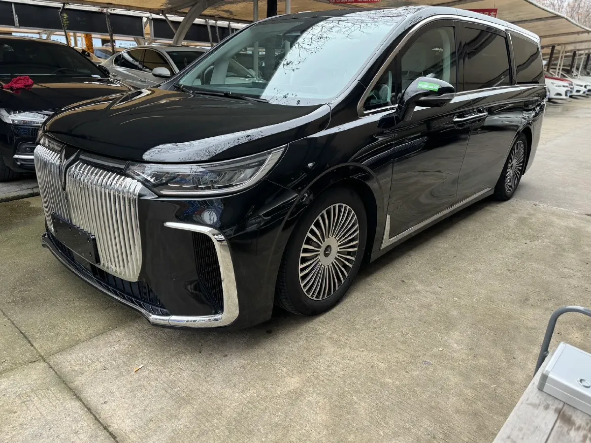 2025 Voyah Dream 1.5T 150HP L4 PHEV 41.7KWH,autocango,china used car exporter,china ev exporter,chinese used car exporter,chinese used ev exporter