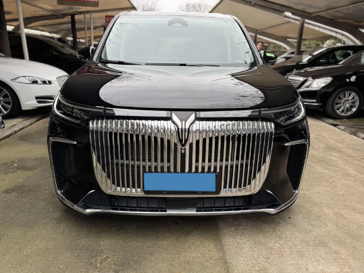 2025 Voyah Dream 1.5T 150HP L4 PHEV 41.7KWH,autocango,china used car exporter,china ev exporter,chinese used car exporter,chinese used ev exporter