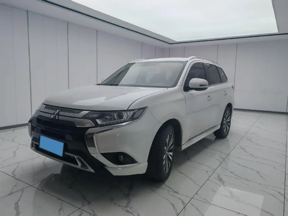 2021 Mitsubishi Outlander 2.0L 166HP L4 CVT,autocango,china used car exporter,china ev exporter,chinese used car exporter,chinese used ev exporter