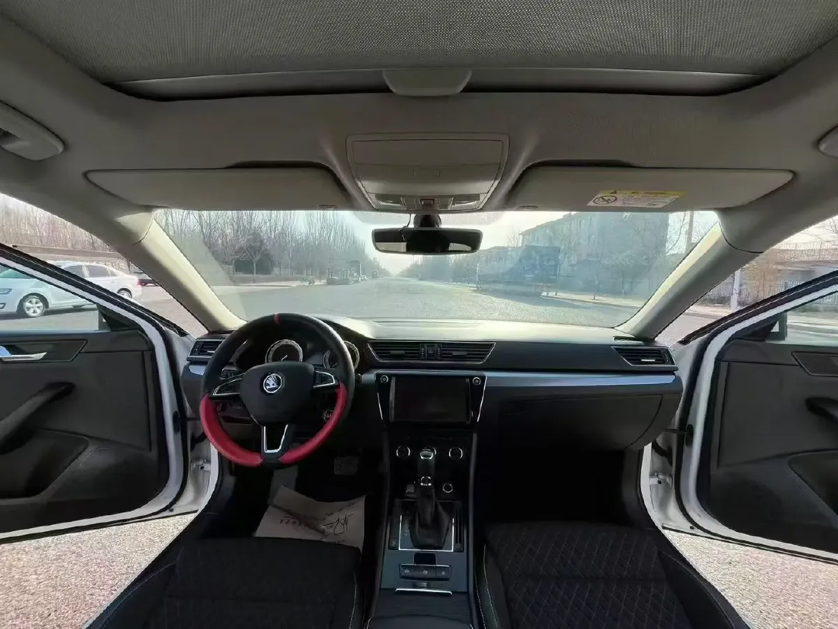 2018 Skoda Superb 1.8T 180HP L4 7DCT,autocango,china used car exporter,china ev exporter,chinese used car exporter,chinese used ev exporter