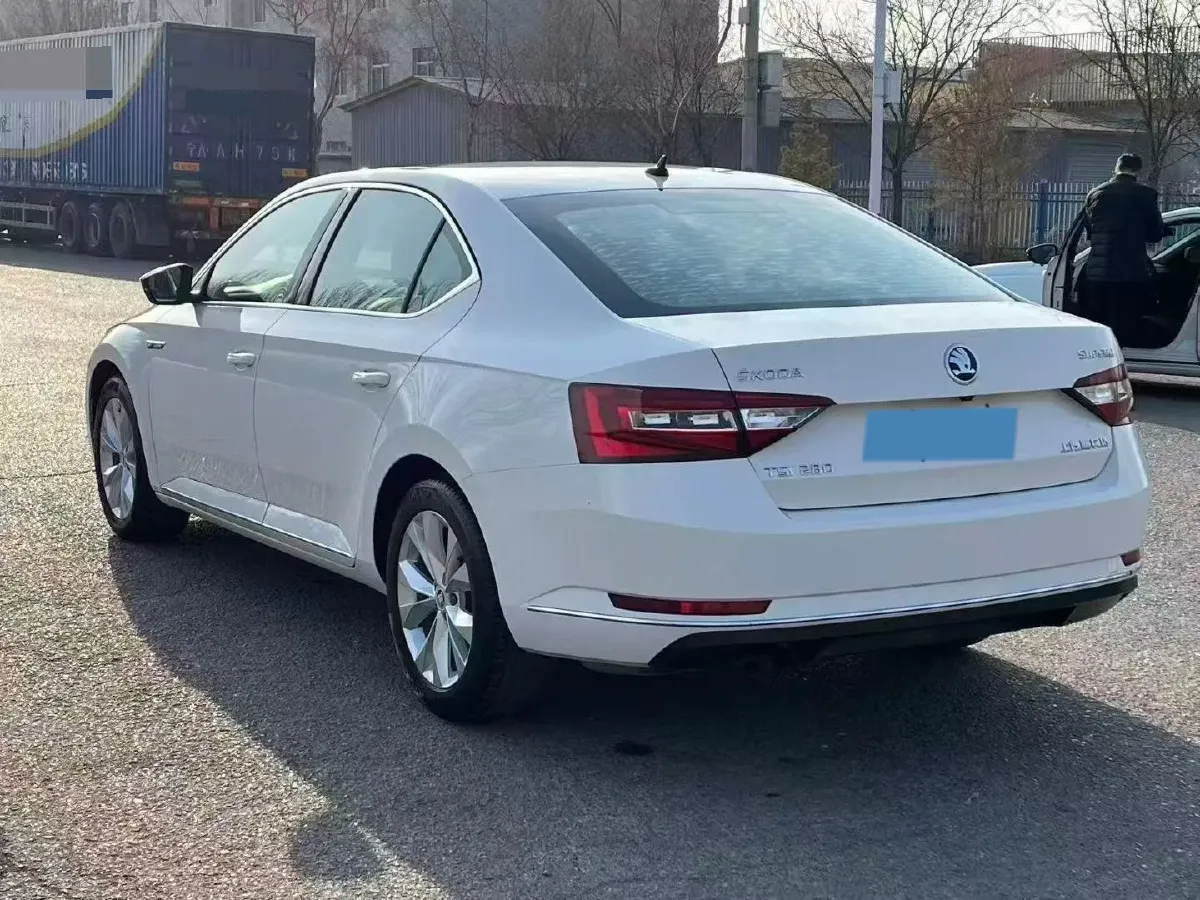 2018 Skoda Superb 1.8T 180HP L4 7DCT,autocango,china used car exporter,china ev exporter,chinese used car exporter,chinese used ev exporter