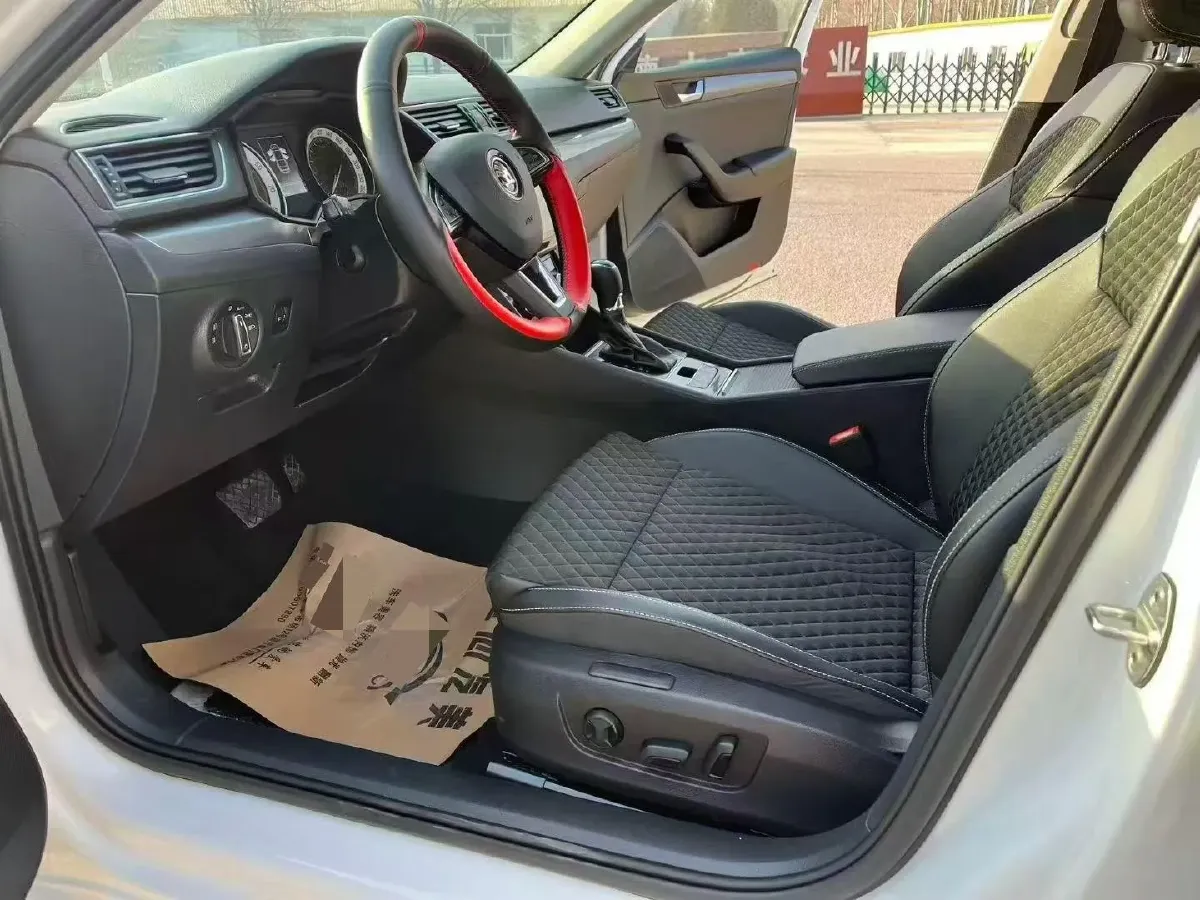 2018 Skoda Superb 1.8T 180HP L4 7DCT,autocango,china used car exporter,china ev exporter,chinese used car exporter,chinese used ev exporter