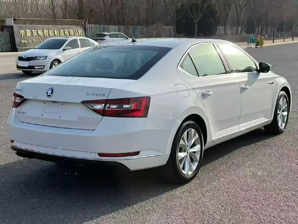 2018 Skoda Superb 1.8T 180HP L4 7DCT,autocango,china used car exporter,china ev exporter,chinese used car exporter,chinese used ev exporter