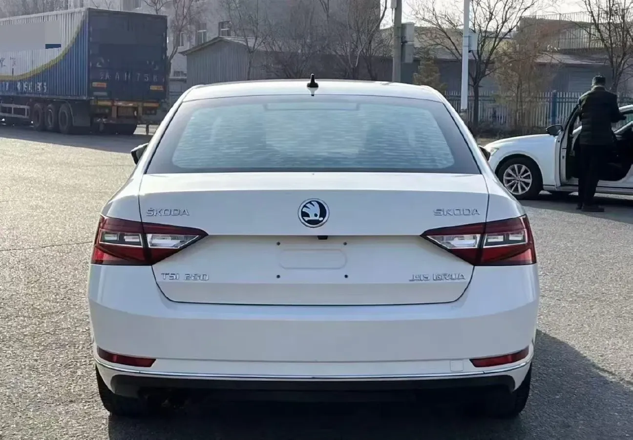 2018 Skoda Superb 1.8T 180HP L4 7DCT,autocango,china used car exporter,china ev exporter,chinese used car exporter,chinese used ev exporter