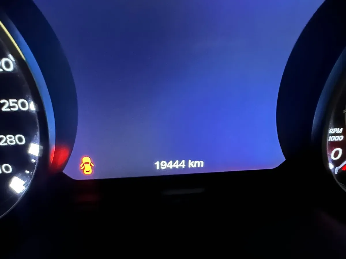 2022 Maserati Levante 2.0T 330HP L4 8AT,autocango,china used car exporter,china ev exporter,chinese used car exporter,chinese used ev exporter