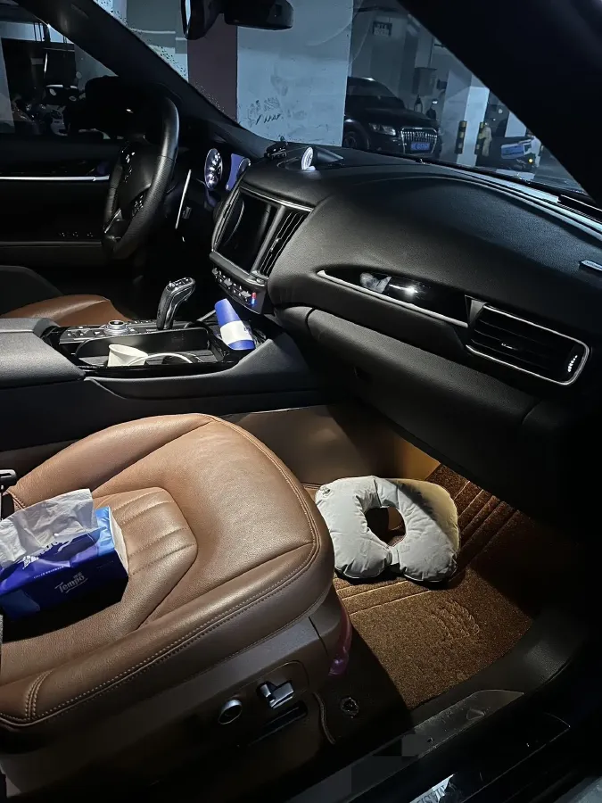 2022 Maserati Levante 2.0T 330HP L4 8AT,autocango,china used car exporter,china ev exporter,chinese used car exporter,chinese used ev exporter