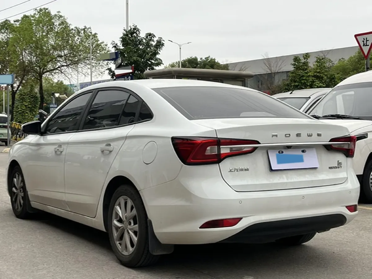 2020 Roewe i5 1.5L 120HP L4 5MT,autocango,china used car exporter,china ev exporter,chinese used car exporter,chinese used ev exporter