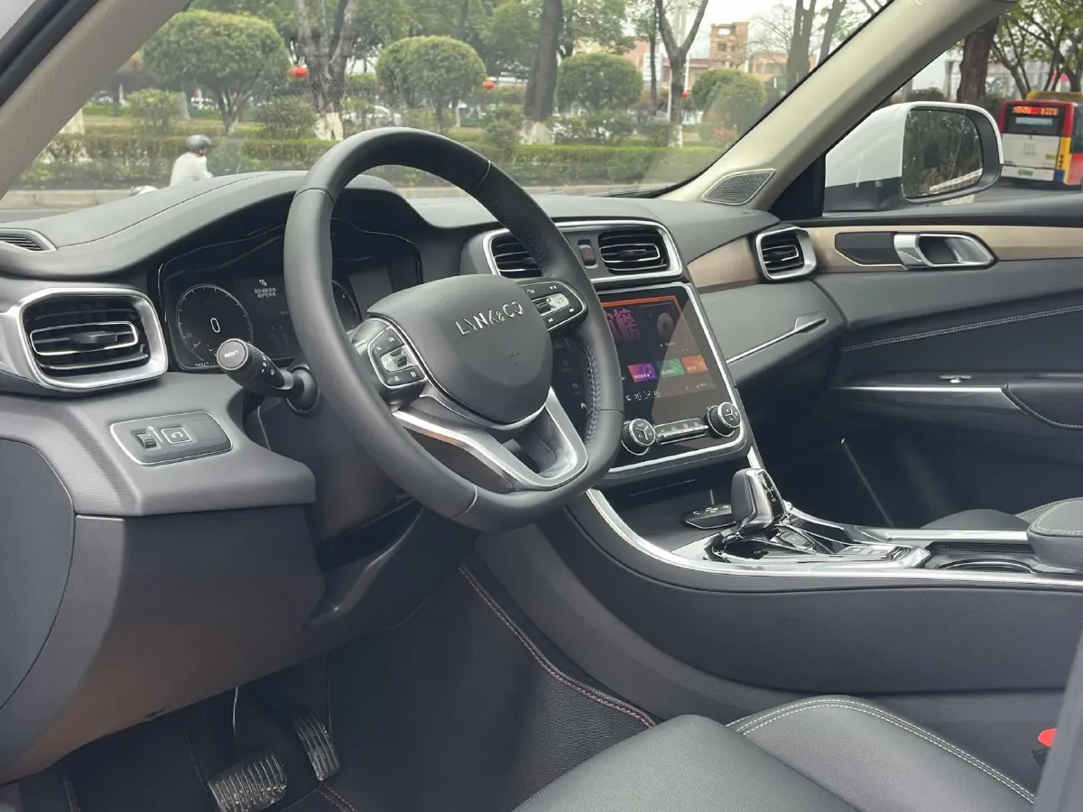 2019 LYNK&CO 01 2.0T 190HP L4 6AT,autocango,china used car exporter,china ev exporter,chinese used car exporter,chinese used ev exporter