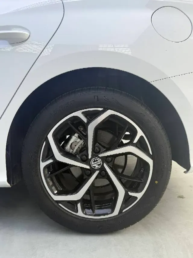 2025 MG 5 1.5T 181HP L4 7DCT,autocango,china used car exporter,china ev exporter,chinese used car exporter,chinese used ev exporter