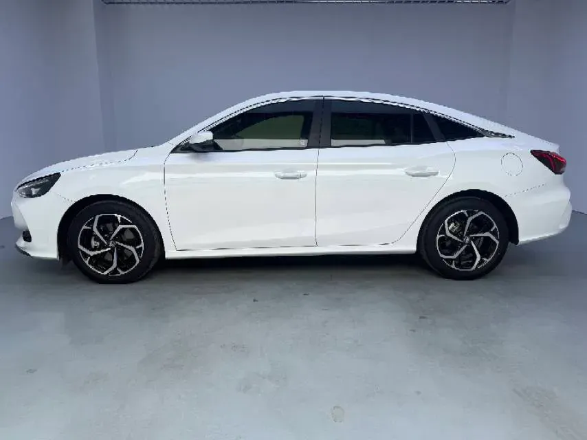 2025 MG 5 1.5T 181HP L4 7DCT,autocango,china used car exporter,china ev exporter,chinese used car exporter,chinese used ev exporter