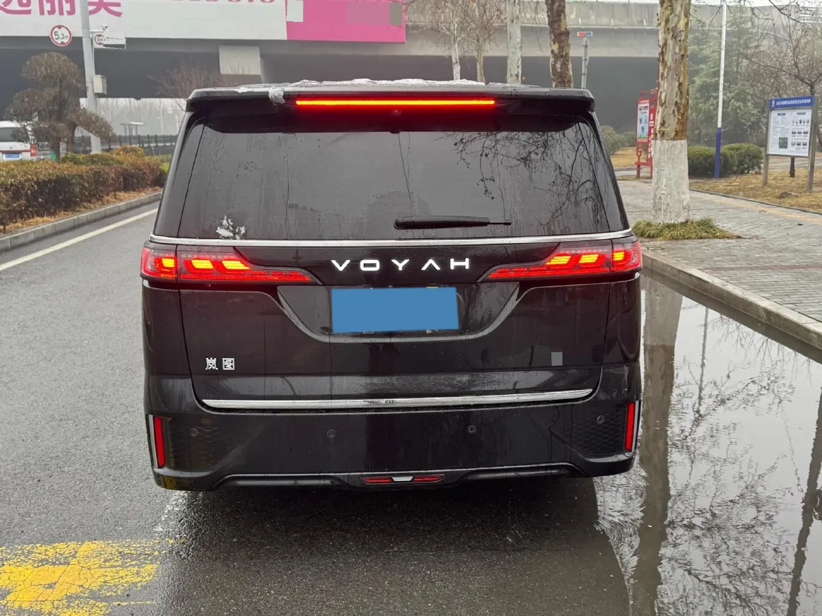 2025 Voyah Dream 1.5T 150HP L4 PHEV 41.7KWH,autocango,china used car exporter,china ev exporter,chinese used car exporter,chinese used ev exporter