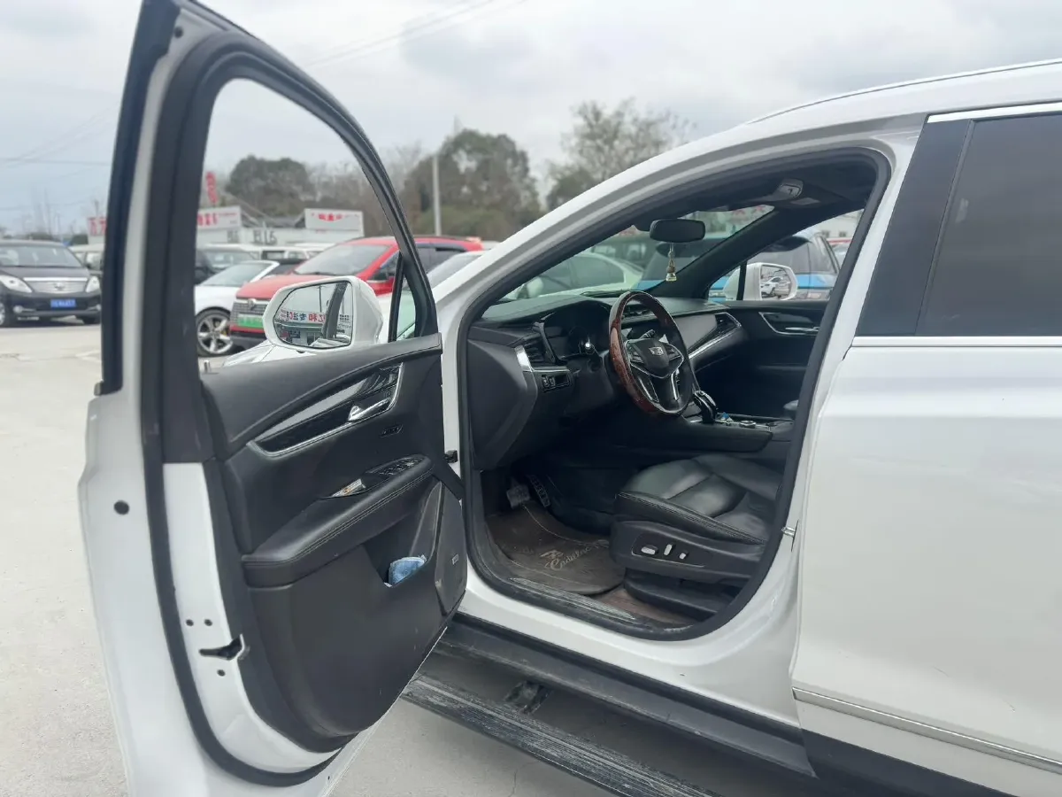 2021 Cadillac XT5 2.0T 237HP L4 9AT,autocango,china used car exporter,china ev exporter,chinese used car exporter,chinese used ev exporter
