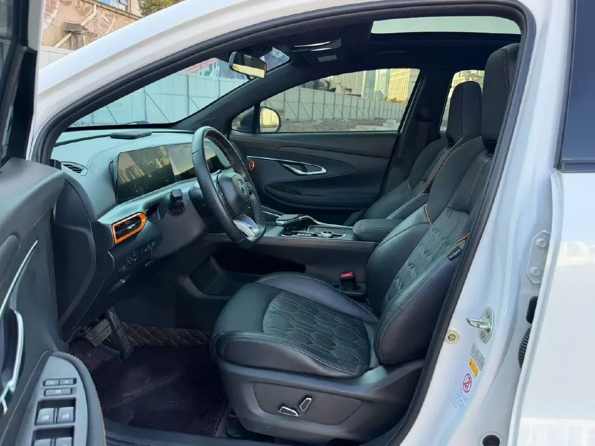 2022 ChangAn UNI-T 1.5T 188HP L4 7DCT,autocango,china used car exporter,china ev exporter,chinese used car exporter,chinese used ev exporter