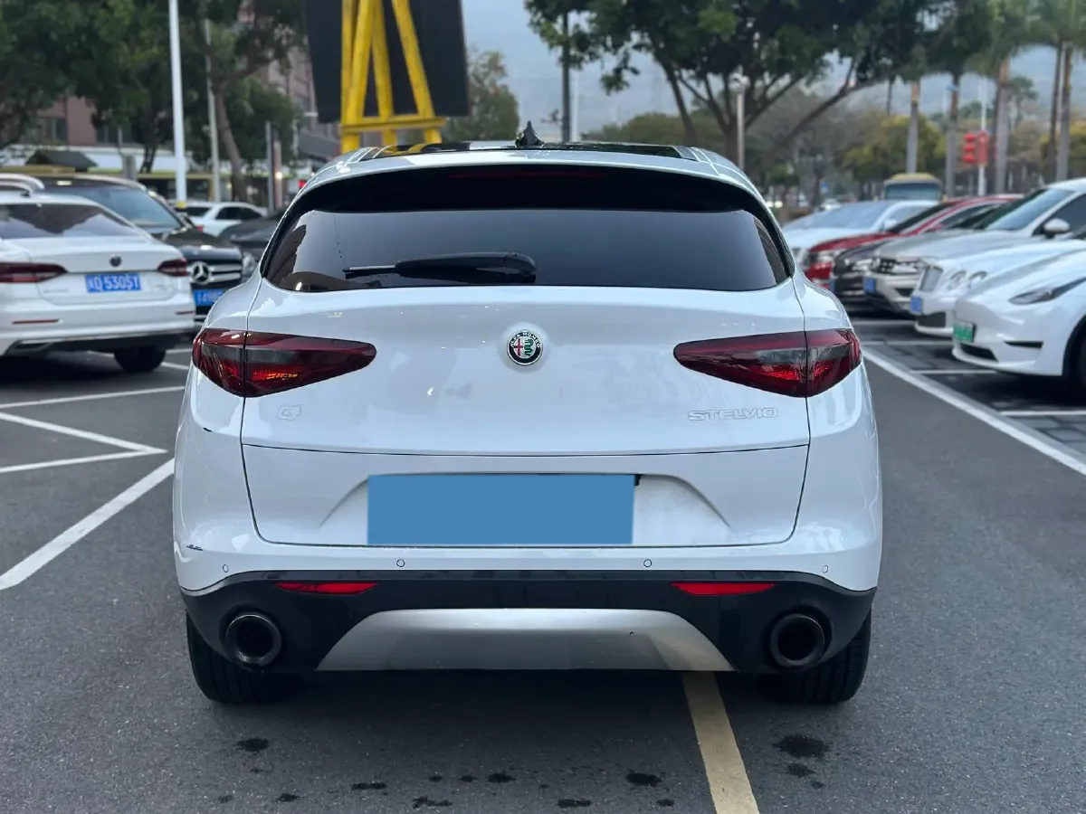 2017 Jaguar XE 2.0T 240HP L4 8AT,autocango,china used car exporter,china ev exporter,chinese used car exporter,chinese used ev exporter