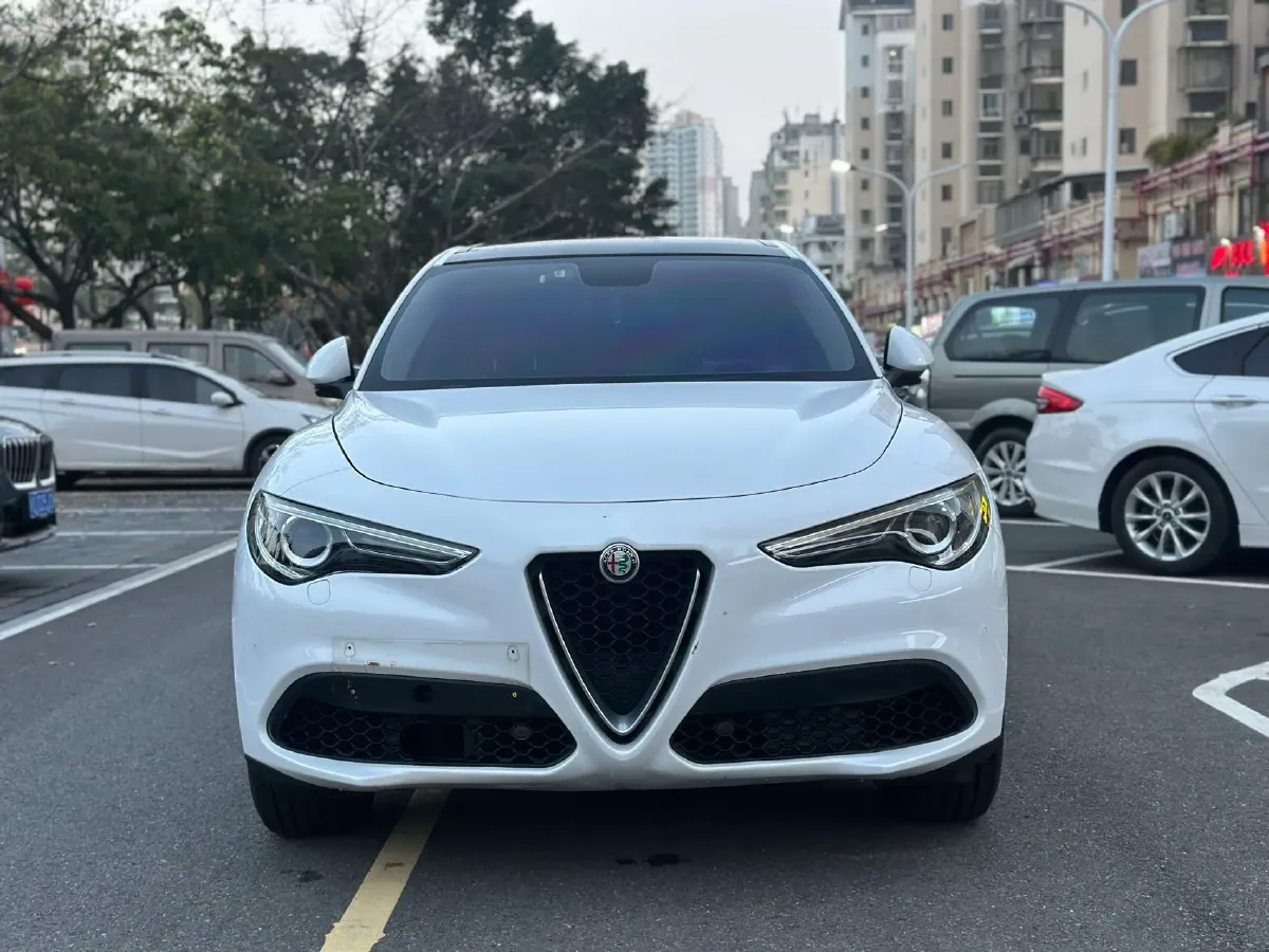 2017 Jaguar XE 2.0T 240HP L4 8AT,autocango,china used car exporter,china ev exporter,chinese used car exporter,chinese used ev exporter