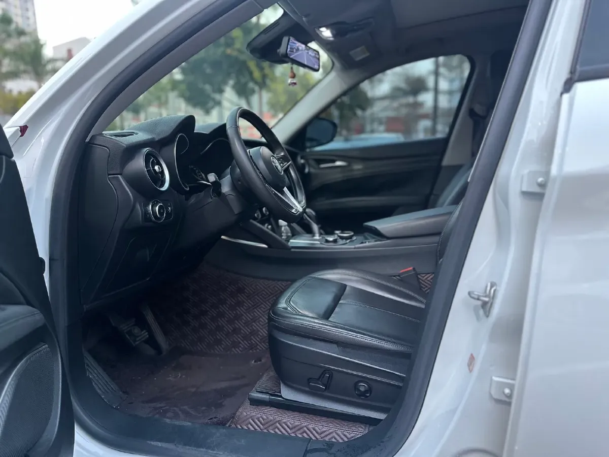 2017 Jaguar XE 2.0T 240HP L4 8AT,autocango,china used car exporter,china ev exporter,chinese used car exporter,chinese used ev exporter