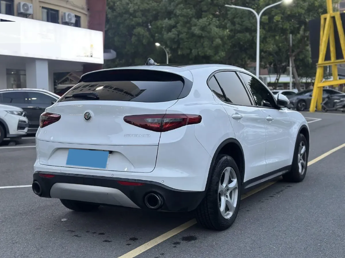 2017 Jaguar XE 2.0T 240HP L4 8AT,autocango,china used car exporter,china ev exporter,chinese used car exporter,chinese used ev exporter