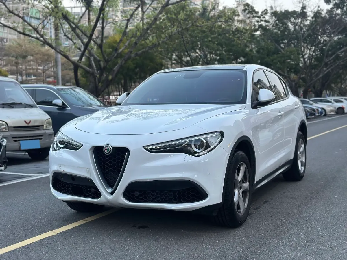 2017 Jaguar XE 2.0T 240HP L4 8AT,autocango,china used car exporter,china ev exporter,chinese used car exporter,chinese used ev exporter