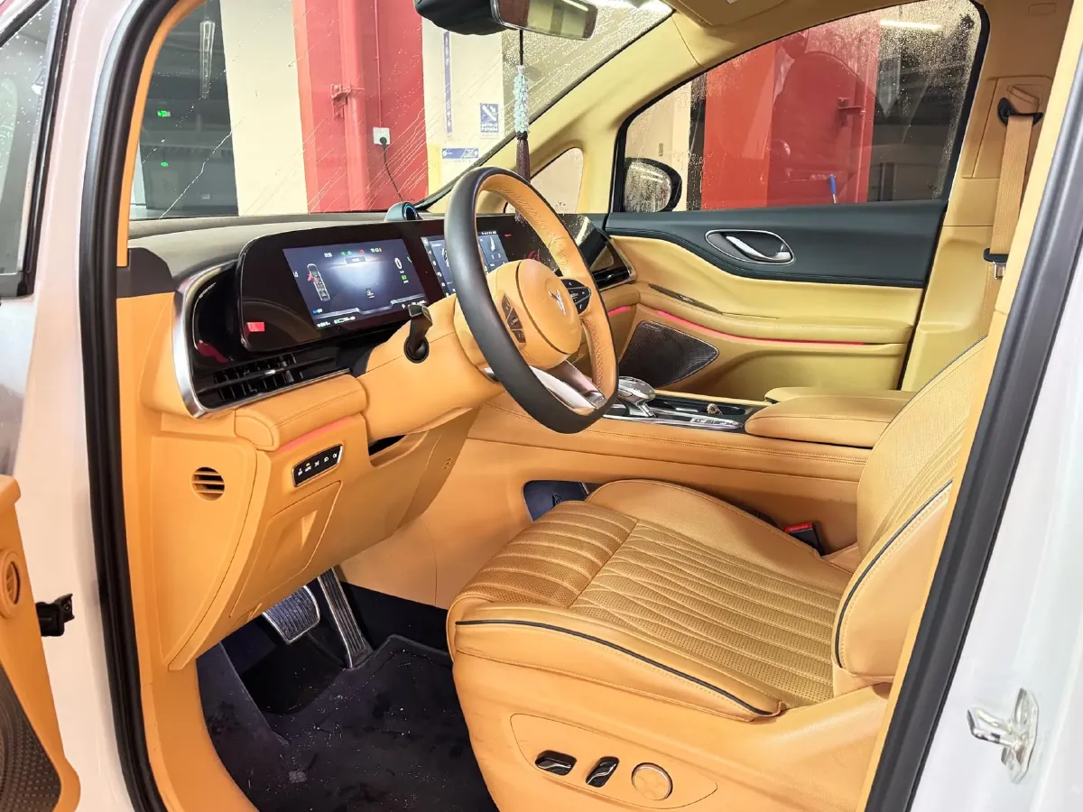 2022 Voyah Dream 1.5T 136HP L4 PHEV 25.57KWH,autocango,china used car exporter,china ev exporter,chinese used car exporter,chinese used ev exporter