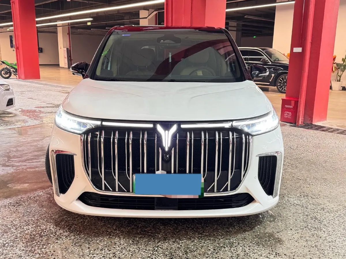 2022 Voyah Dream 1.5T 136HP L4 PHEV 25.57KWH,autocango,china used car exporter,china ev exporter,chinese used car exporter,chinese used ev exporter
