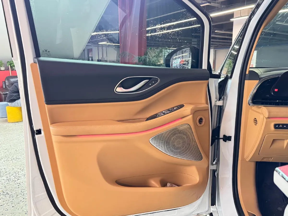 2022 Voyah Dream 1.5T 136HP L4 PHEV 25.57KWH,autocango,china used car exporter,china ev exporter,chinese used car exporter,chinese used ev exporter