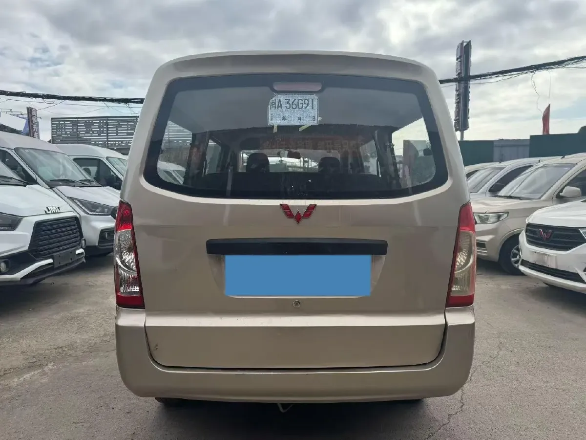 2022 WuLing RongGuang S 1.2L 76HP L4 5MT,autocango,china used car exporter,china ev exporter,chinese used car exporter,chinese used ev exporter