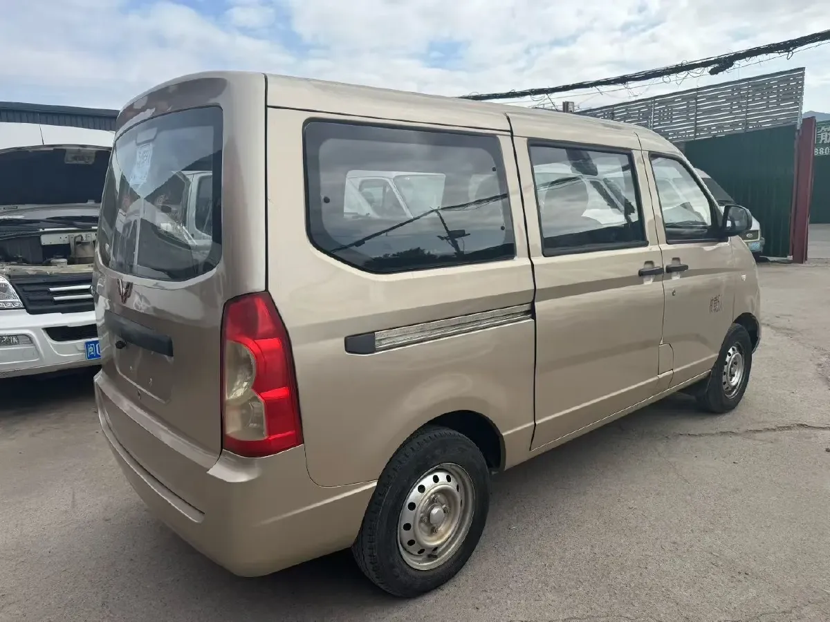 2022 WuLing RongGuang S 1.2L 76HP L4 5MT,autocango,china used car exporter,china ev exporter,chinese used car exporter,chinese used ev exporter