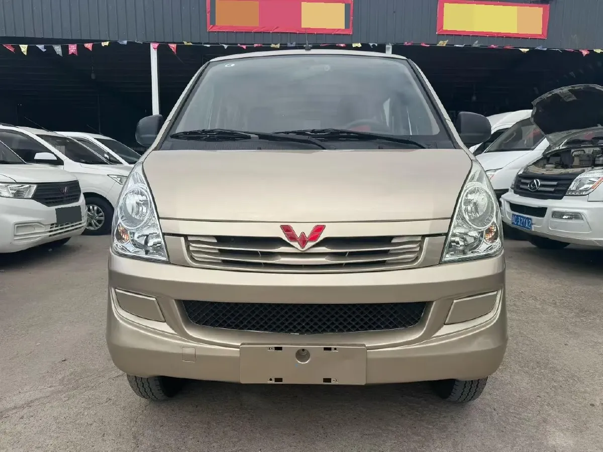 2022 WuLing RongGuang S 1.2L 76HP L4 5MT,autocango,china used car exporter,china ev exporter,chinese used car exporter,chinese used ev exporter