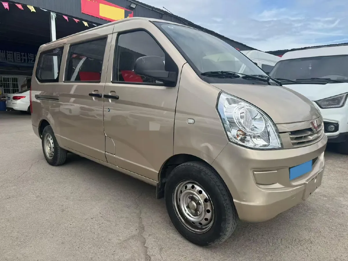2022 WuLing RongGuang S 1.2L 76HP L4 5MT,autocango,china used car exporter,china ev exporter,chinese used car exporter,chinese used ev exporter