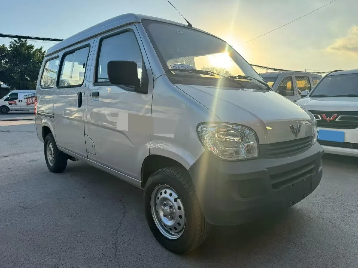 2020 WuLing ZhiGuang 1.2L 76HP L4 5MT,autocango,china used car exporter,china ev exporter,chinese used car exporter,chinese used ev exporter
