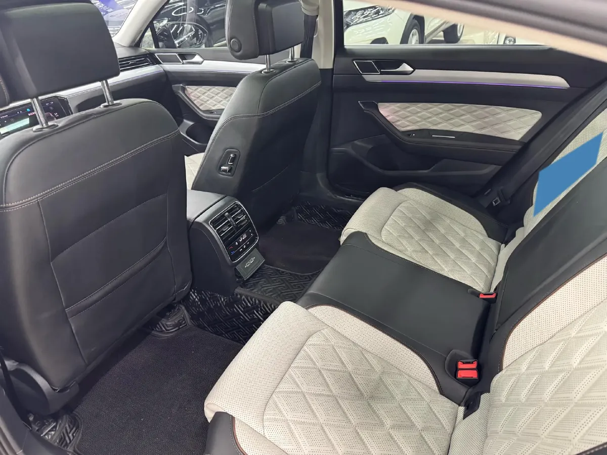 2023 Volkswagen Magotan 2.0T 186HP L4 7DCT,autocango,china used car exporter,china ev exporter,chinese used car exporter,chinese used ev exporter