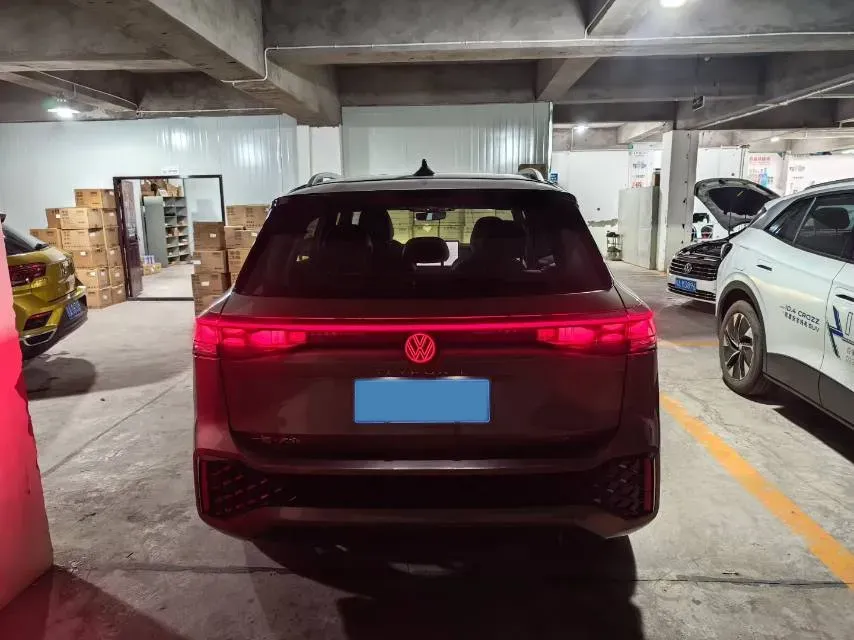 2025 Volkswagen Tayron 2.0T 220HP L4 7DCT,autocango,china used car exporter,china ev exporter,chinese used car exporter,chinese used ev exporter