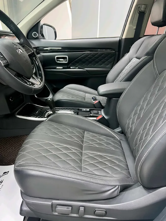 2021 Mitsubishi Outlander 2.0L 166HP L4 CVT,autocango,china used car exporter,china ev exporter,chinese used car exporter,chinese used ev exporter