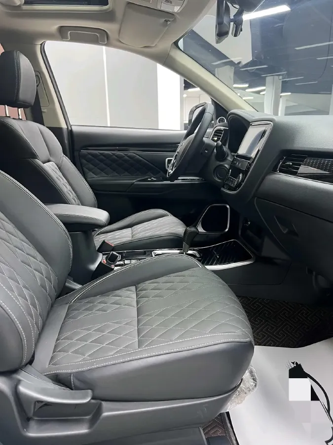 2021 Mitsubishi Outlander 2.0L 166HP L4 CVT,autocango,china used car exporter,china ev exporter,chinese used car exporter,chinese used ev exporter