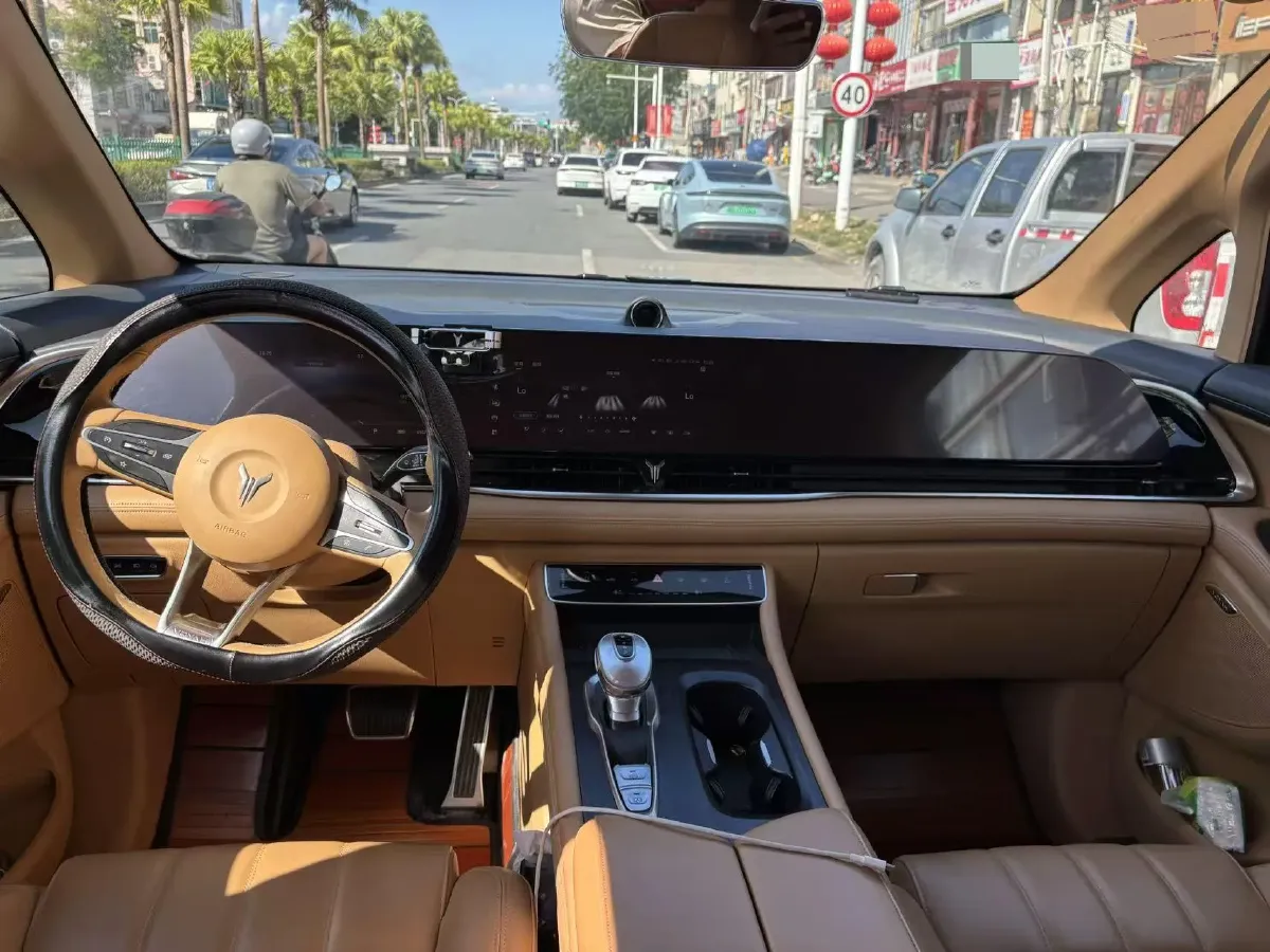 2022 Voyah Dream 1.5T 136HP L4 PHEV 25.57KWH,autocango,china used car exporter,china ev exporter,chinese used car exporter,chinese used ev exporter