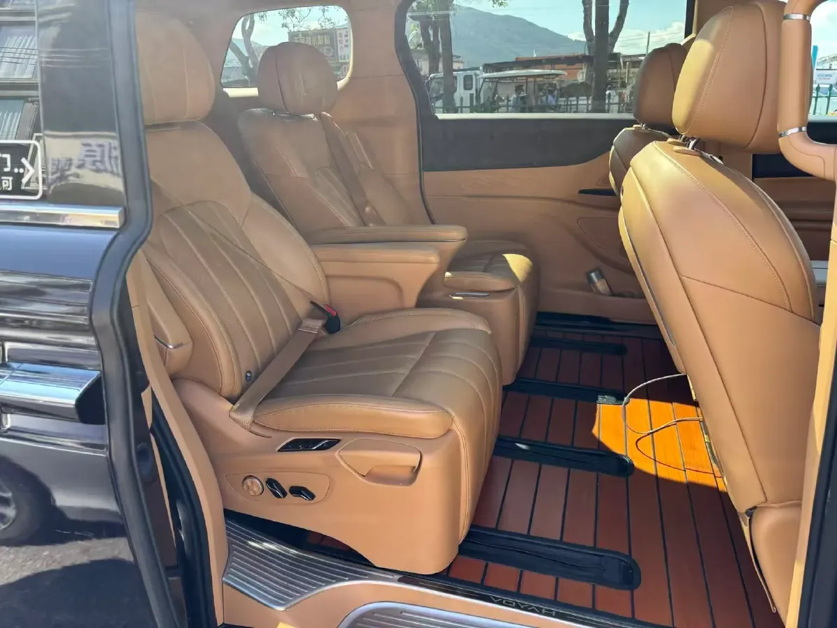 2022 Voyah Dream 1.5T 136HP L4 PHEV 25.57KWH,autocango,china used car exporter,china ev exporter,chinese used car exporter,chinese used ev exporter