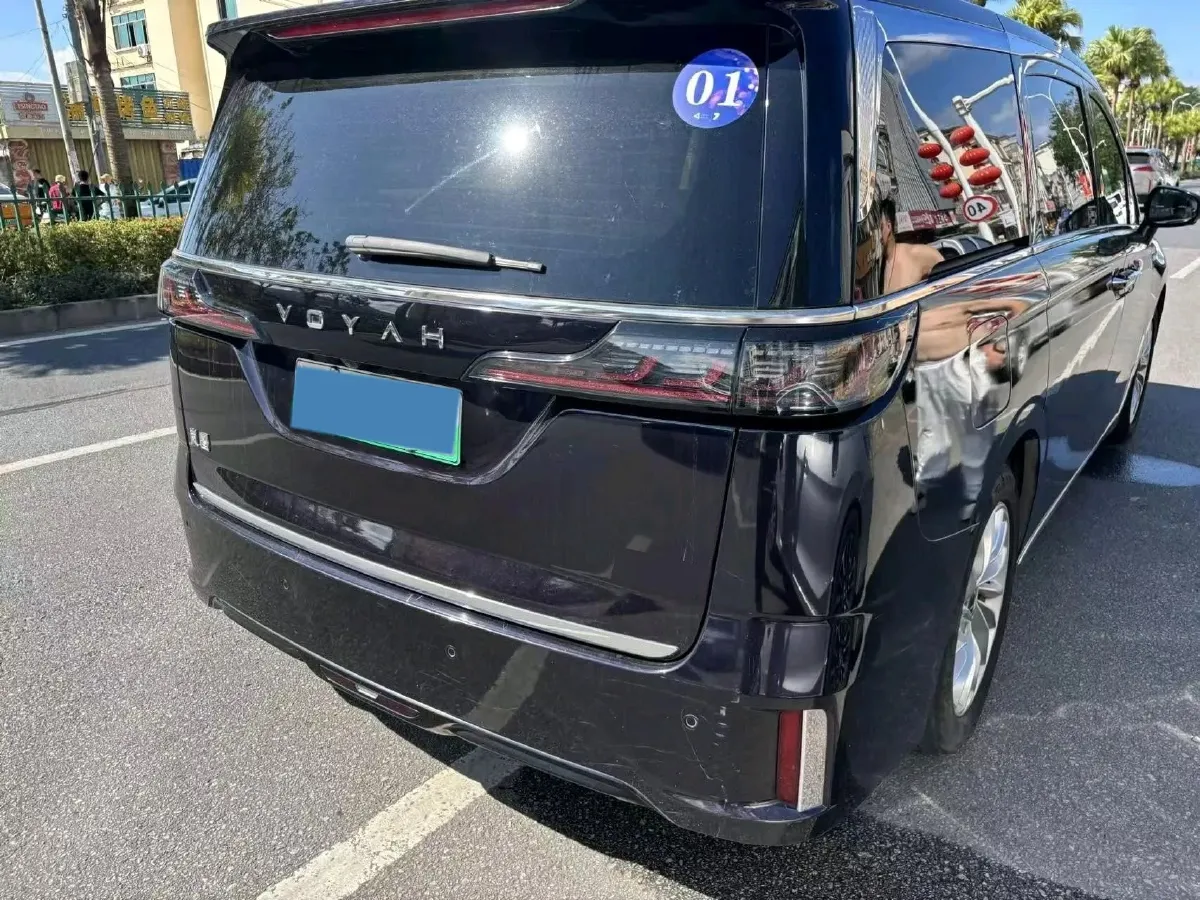 2022 Voyah Dream 1.5T 136HP L4 PHEV 25.57KWH,autocango,china used car exporter,china ev exporter,chinese used car exporter,chinese used ev exporter