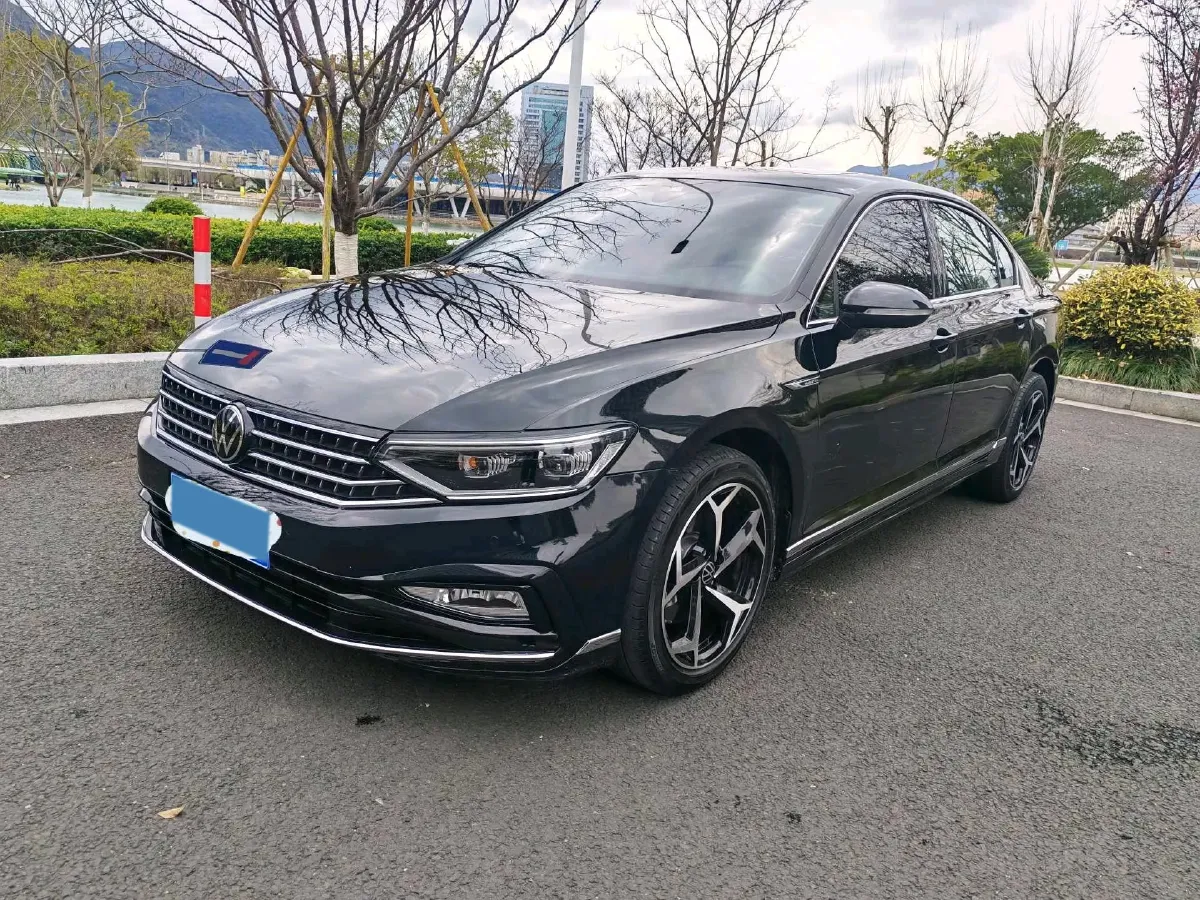 2024 Volkswagen Magotan 2.0T 186HP L4 7DCT,autocango,china used car exporter,china ev exporter,chinese used car exporter,chinese used ev exporter