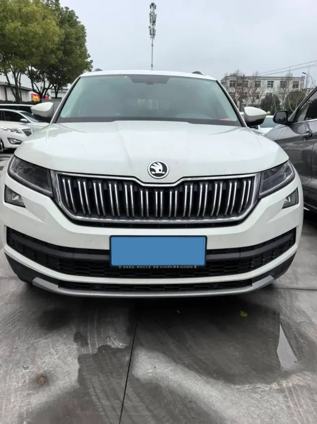 2019 Volkswagen Passat 2.0T 186HP L4 7DCT,autocango,china used car exporter,china ev exporter,chinese used car exporter,chinese used ev exporter